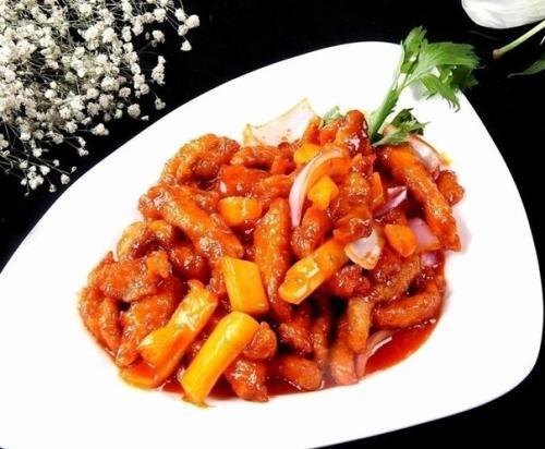 广西网红炸猪脚的做法,香脆可口，回味无穷的街头美食传奇