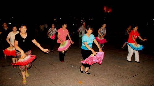 日本网红超长广场舞,超长广场舞席卷全国，舞动青春风采