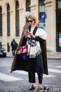 明星街拍 红色包,明星红色包包抢镜，演绎潮流风采